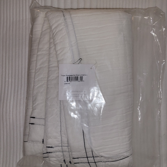 BNWT Thayer Matelasse - Standard Sham - WHITE/NAVY - Picture 3 of 3